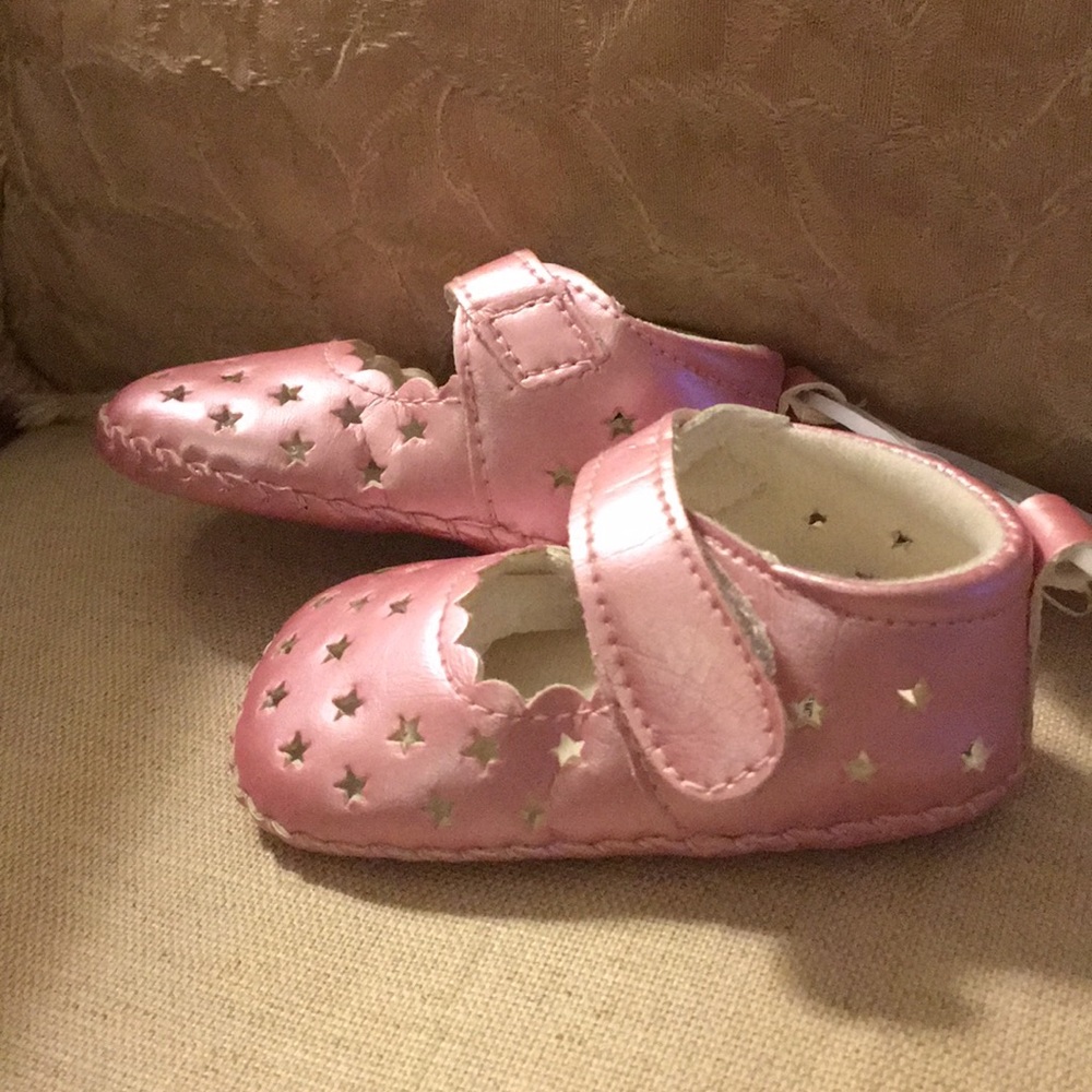 Three pairs of baby shoes - Picture 10 of 16